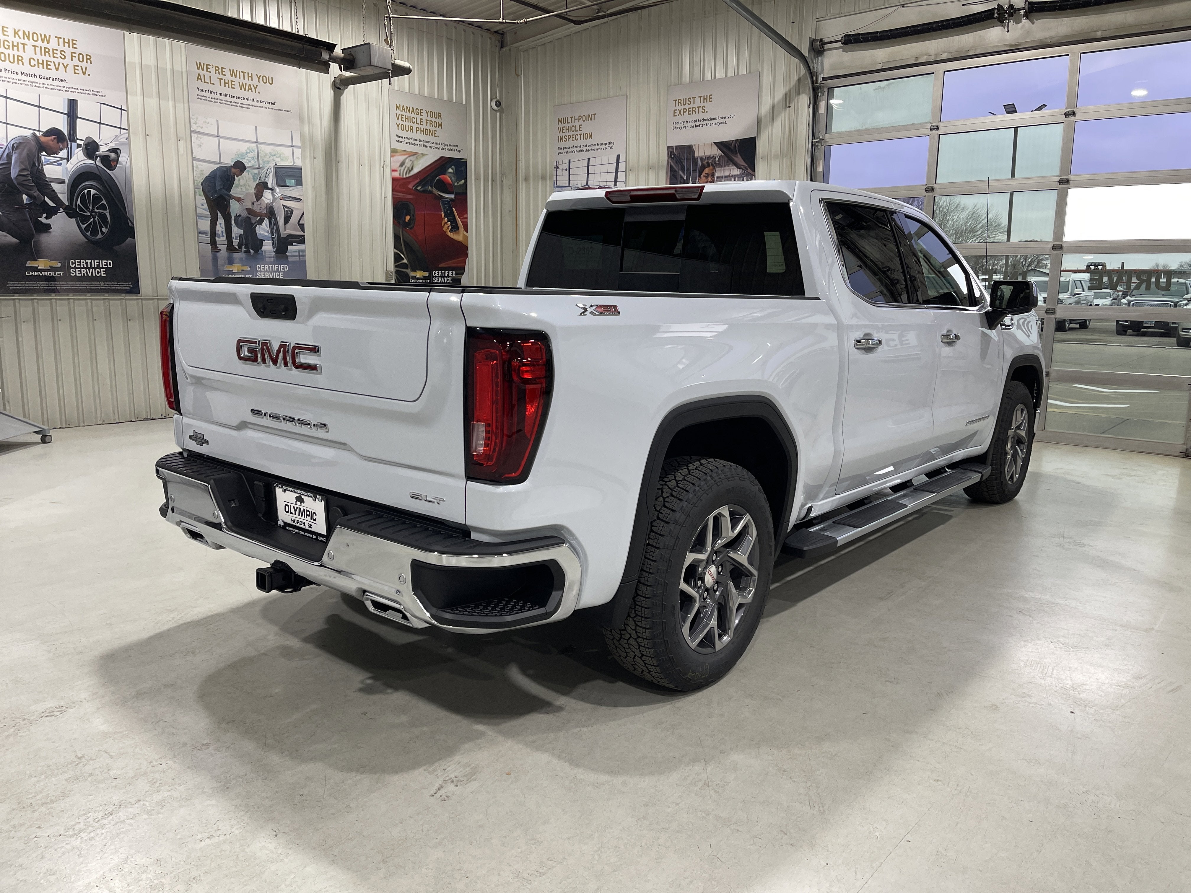 2026 GMC Sierra 1500 SLT