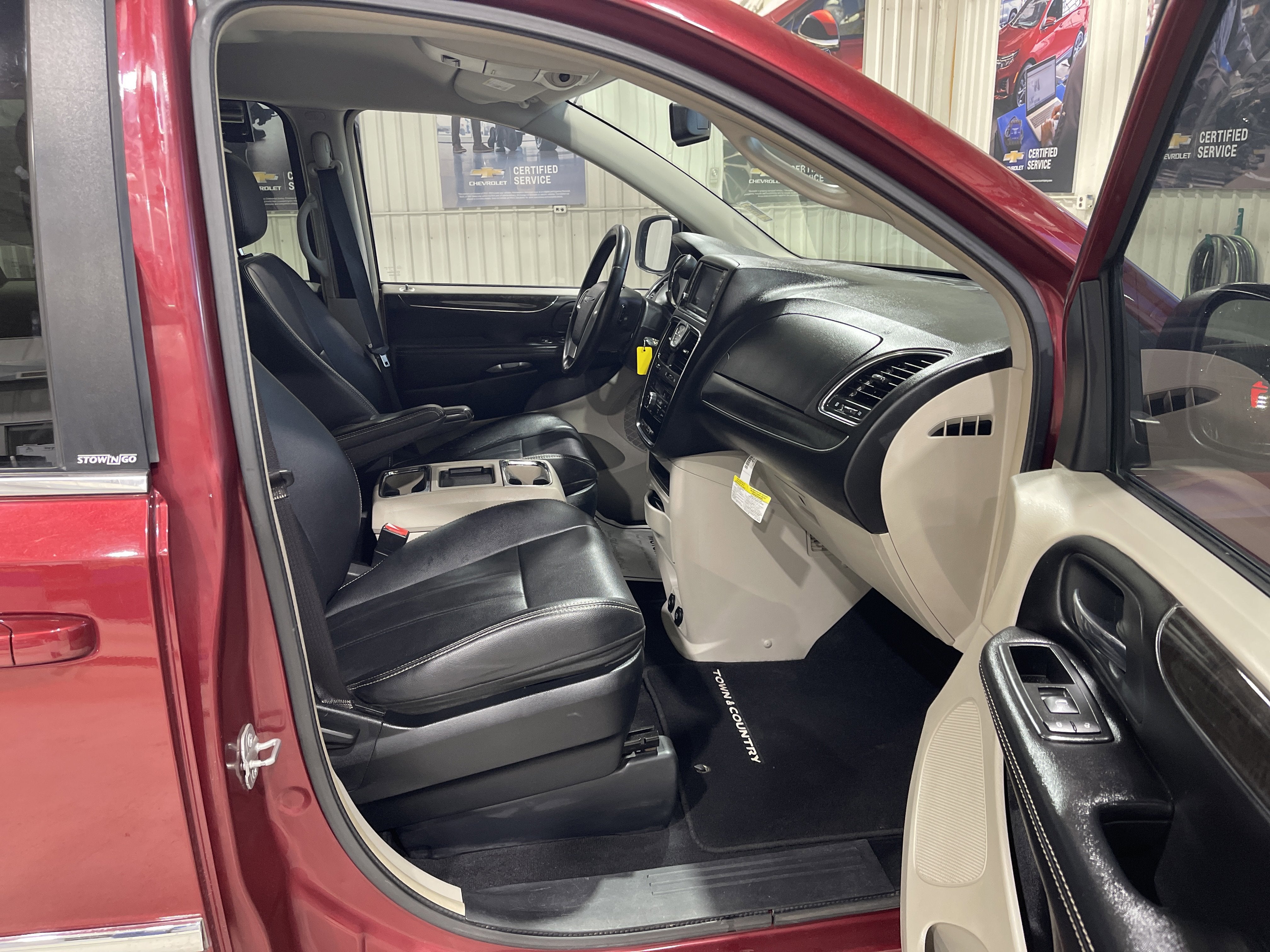 2014 Chrysler Town & Country Touring