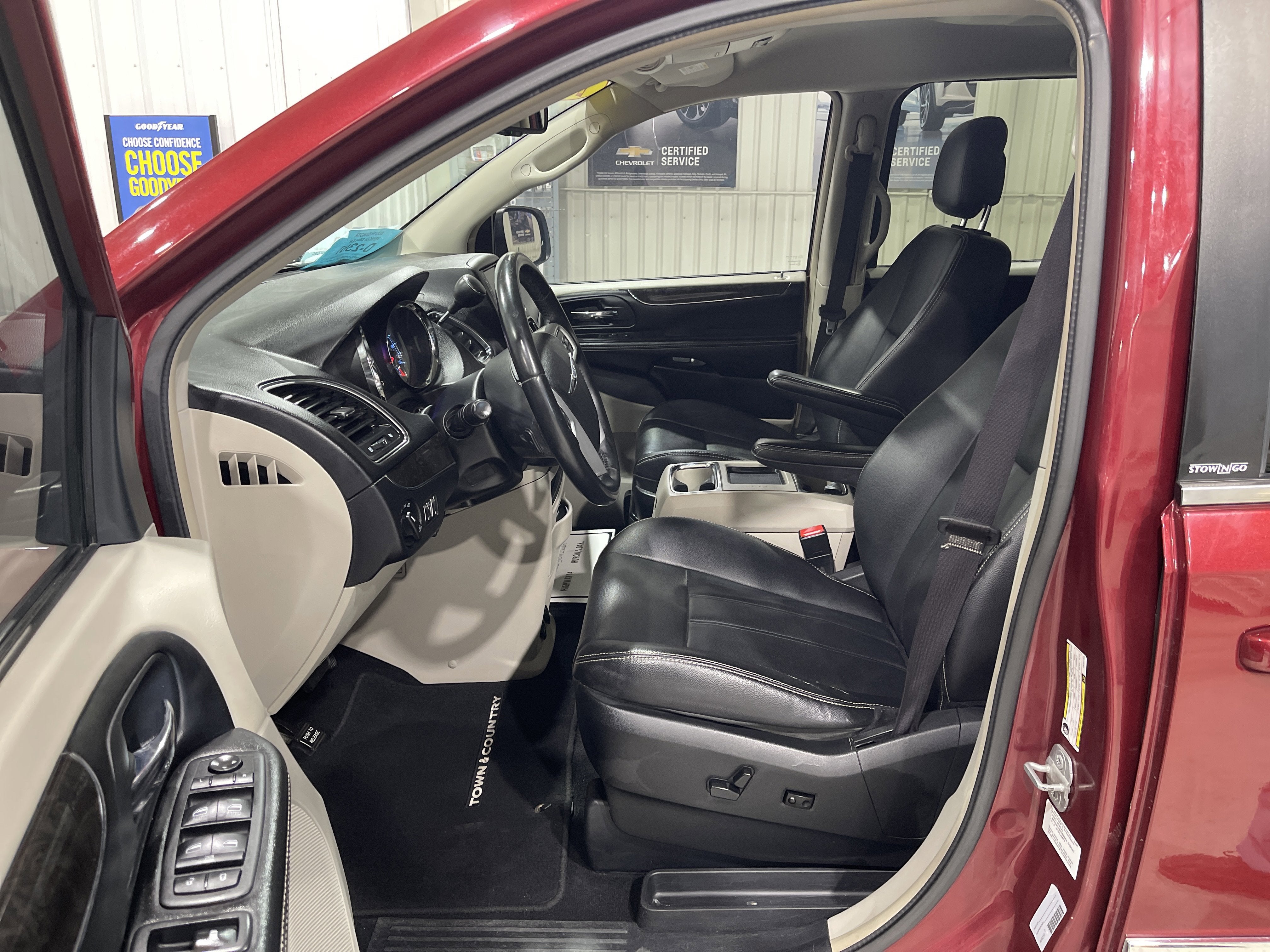 2014 Chrysler Town & Country Touring