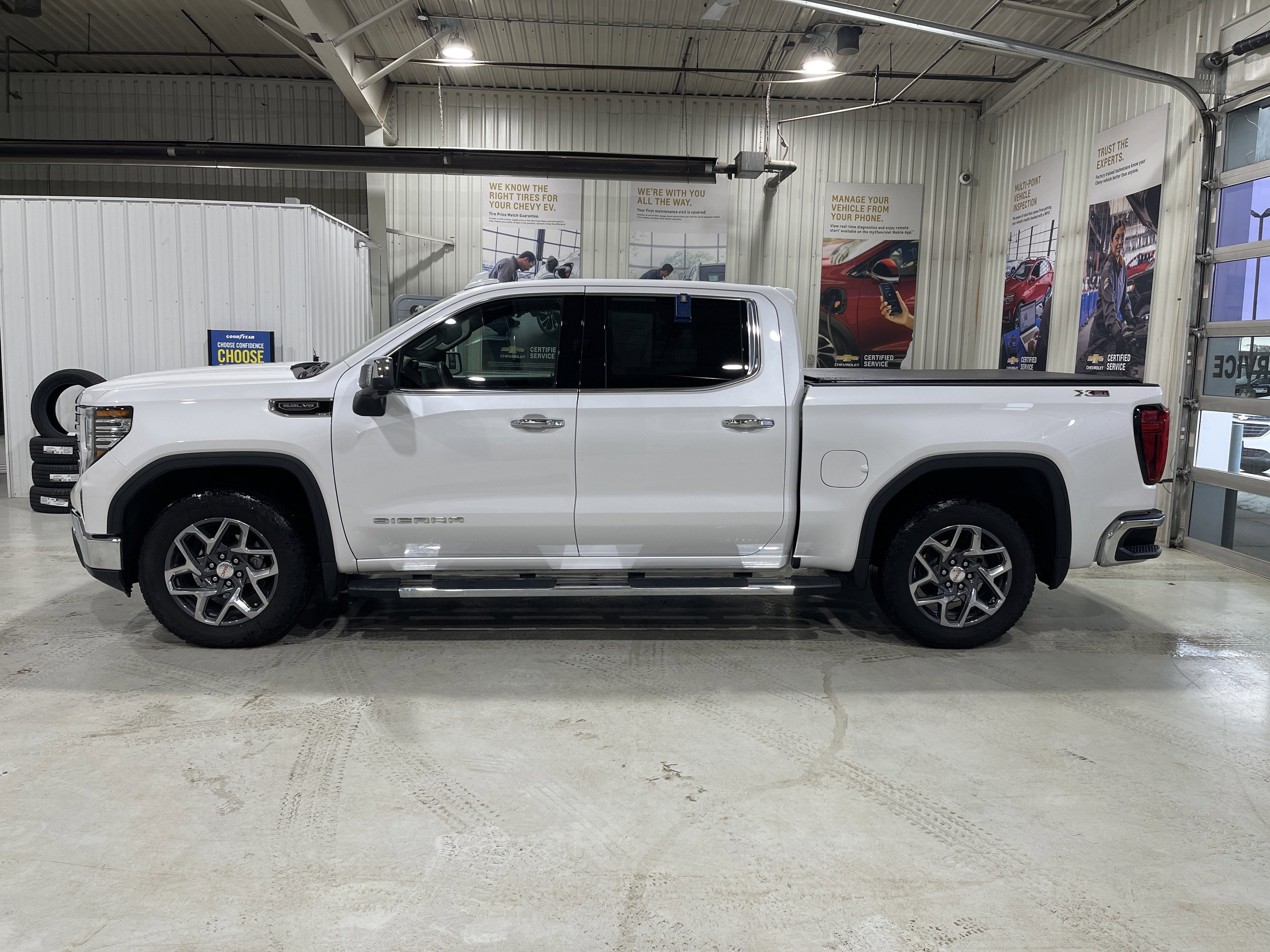 2025 GMC Sierra 1500 SLT