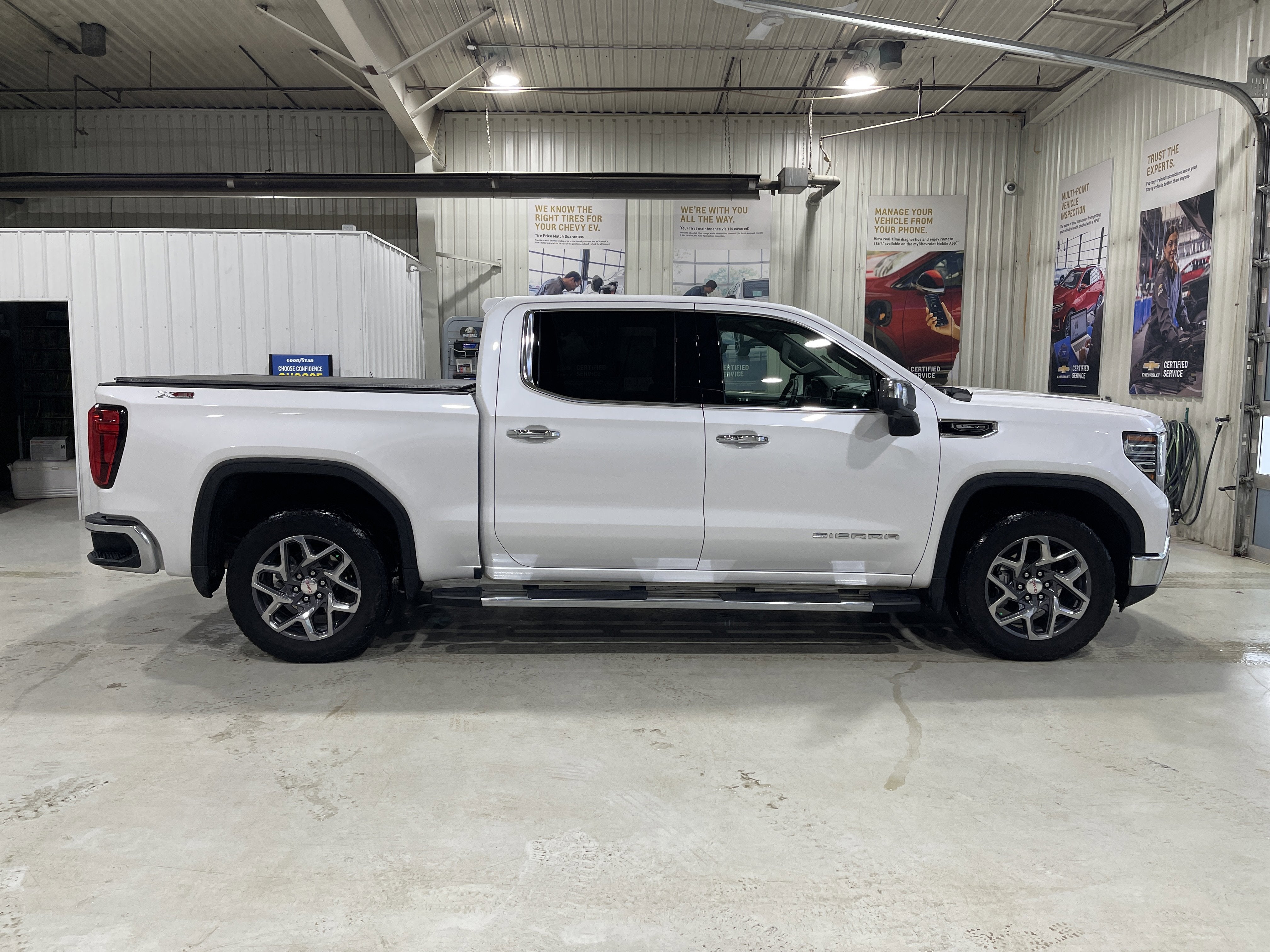 2025 GMC Sierra 1500 SLT