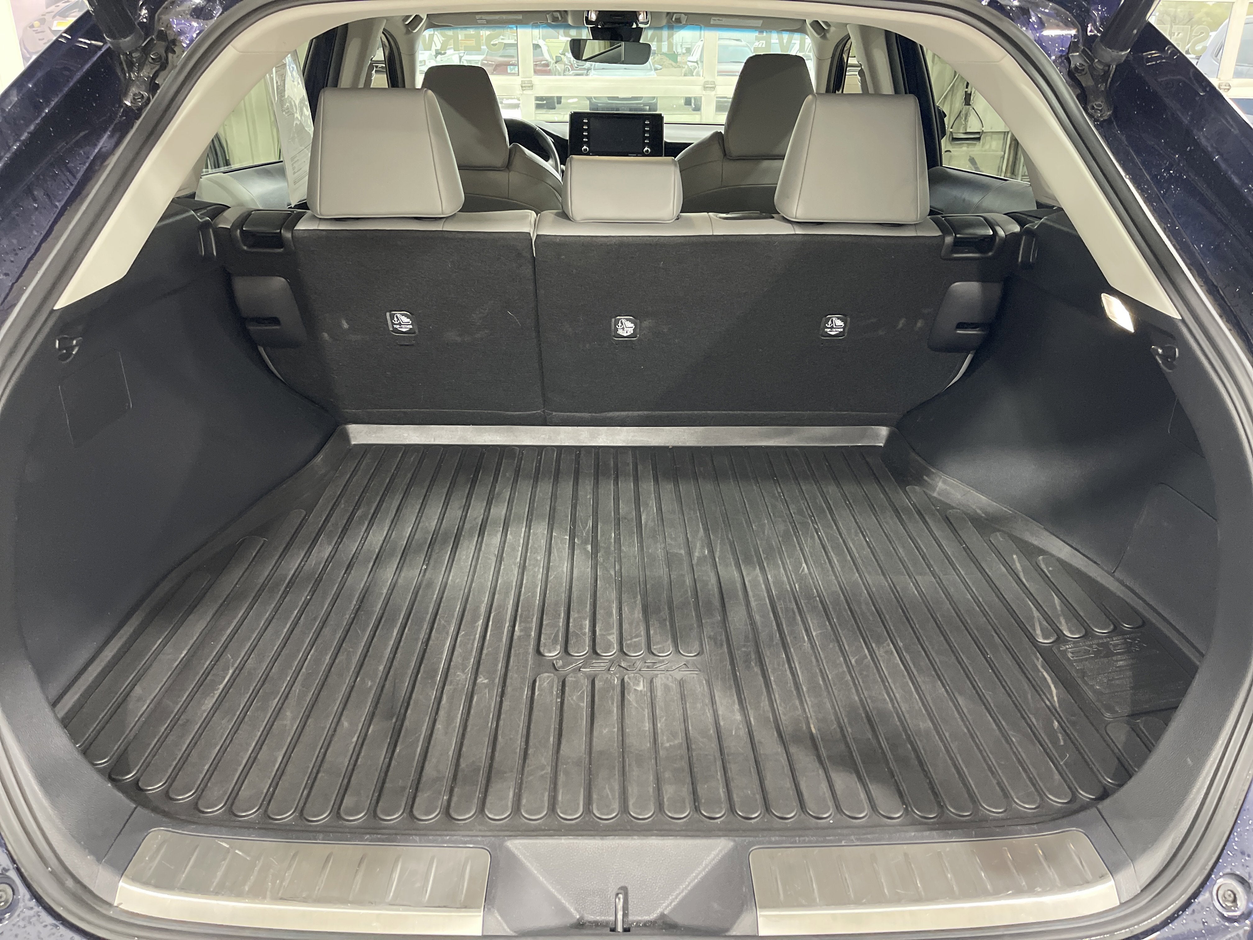 2022 Toyota Venza LE