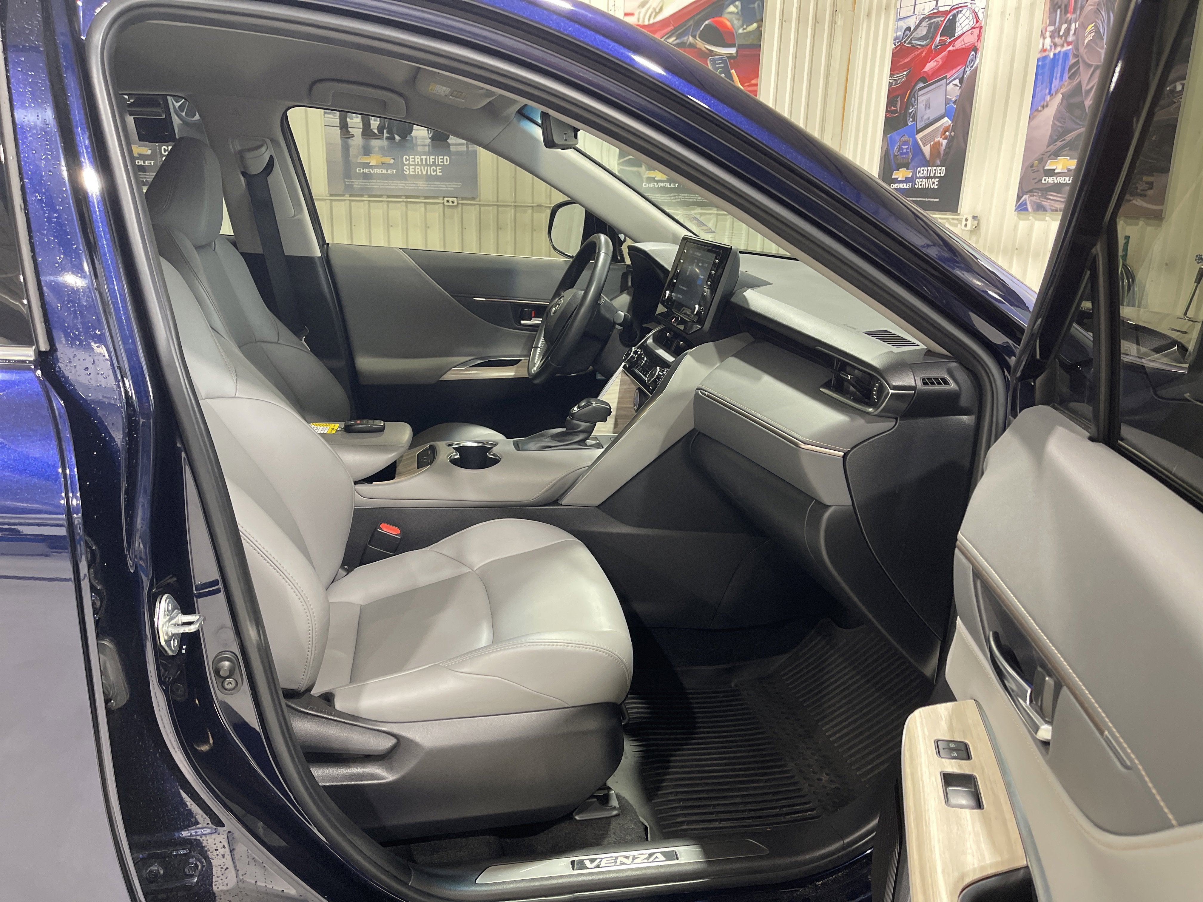 2022 Toyota Venza LE