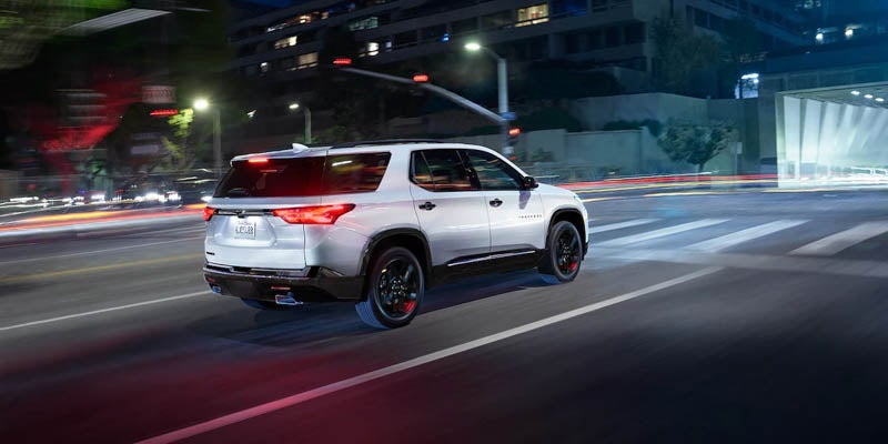 2022 Chevrolet Traverse running on highway