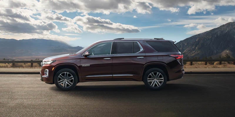 2022 Chevrolet Traverse left side view