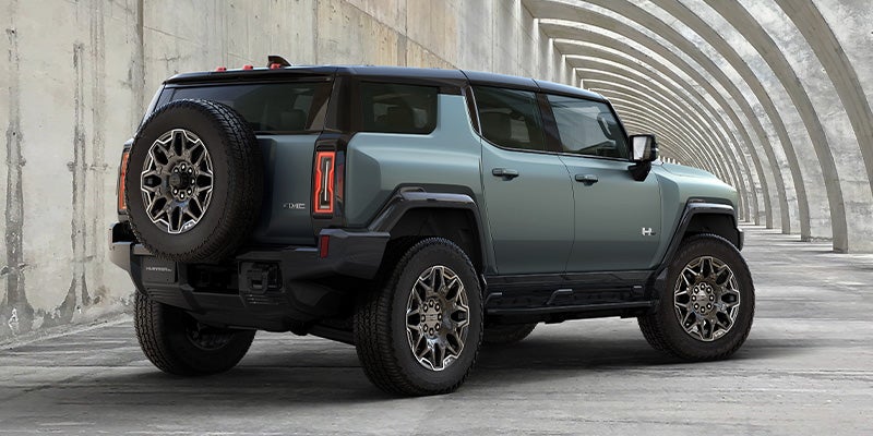 2024 GMC Hummer-EV-SUV backside view img